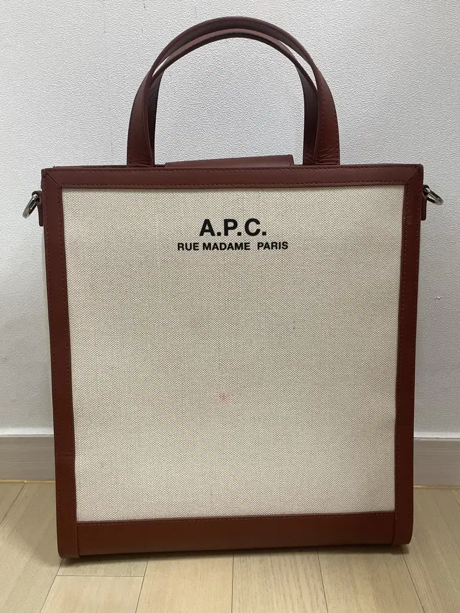 APC 아페쎄 카밀 토트백